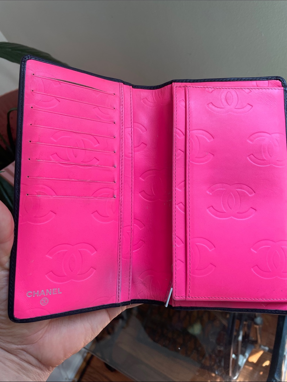 CHANEL Black Quilted CC Logo Wallet - Picture 3 of 13